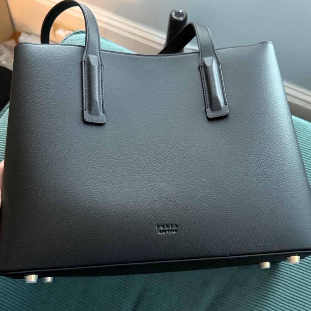 Fréja New York Cream Shoulder Bag